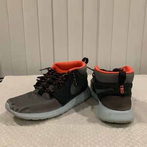 Nike Roshe Run Tokyo - Size 8